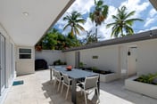 Pineapple Village 3800
