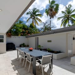 Pineapple Village 3800