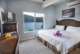 Z - Serenity Breeze Apt. - Image 3
