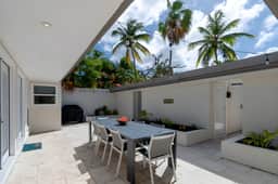 Pineapple Village 3800 - Image 3